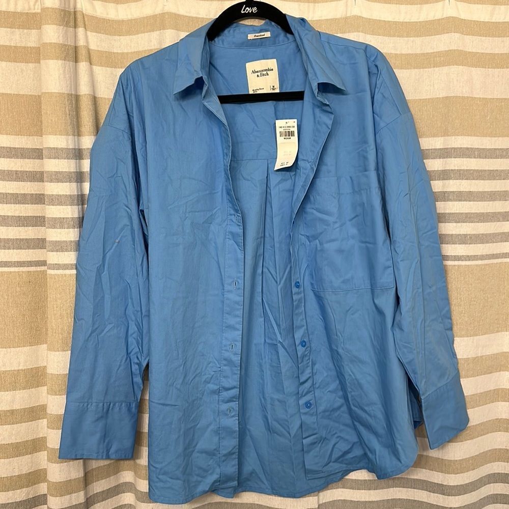 ABERCROMBIE Oversized blue button down “Poplin” NWT